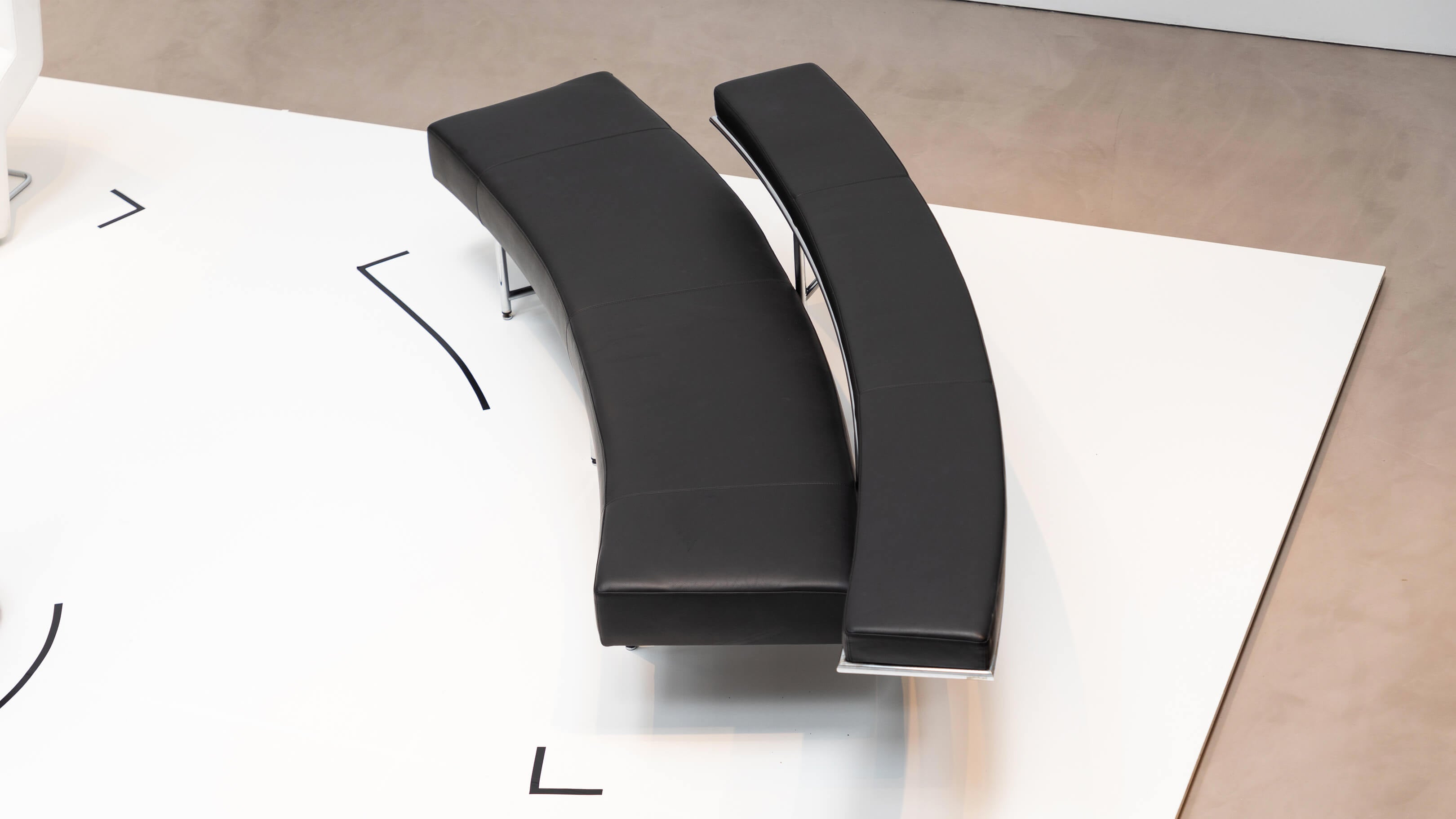 Desktop / BlackMenu / Monte Carlo Sofa, designed by Eileen Gray