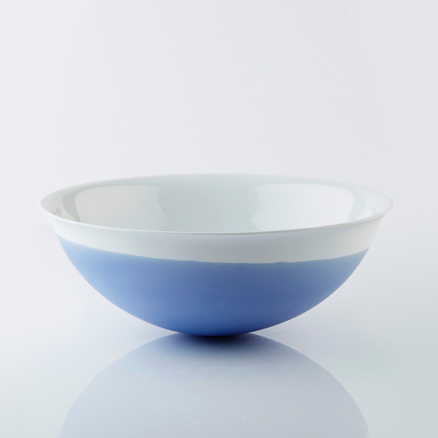 White and Blue / Desktop / BlackMenu / Dish Without Base, Designed by Piet Stockmans