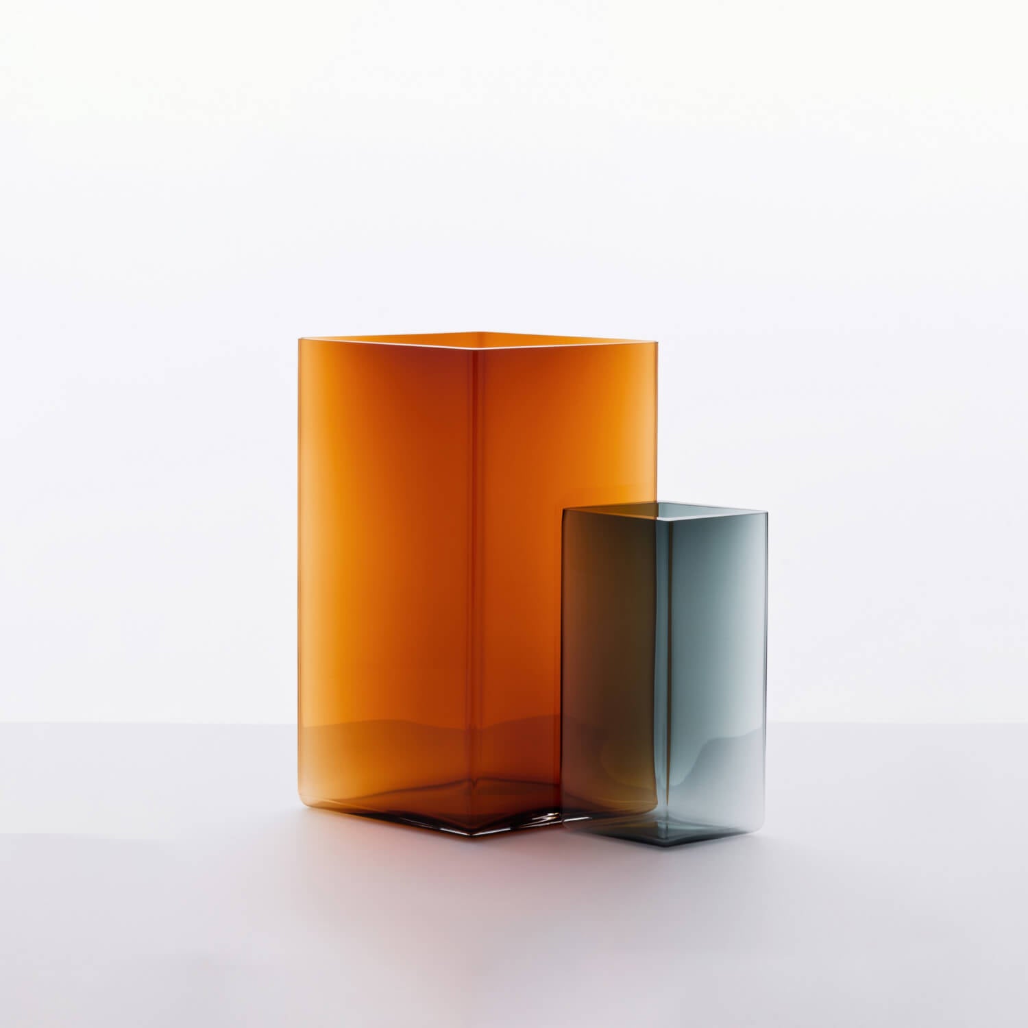 Grey - Medium / Mobile / BlackMenu / Ruutu Vases, designed by Erwan & Ronan Bouroullec