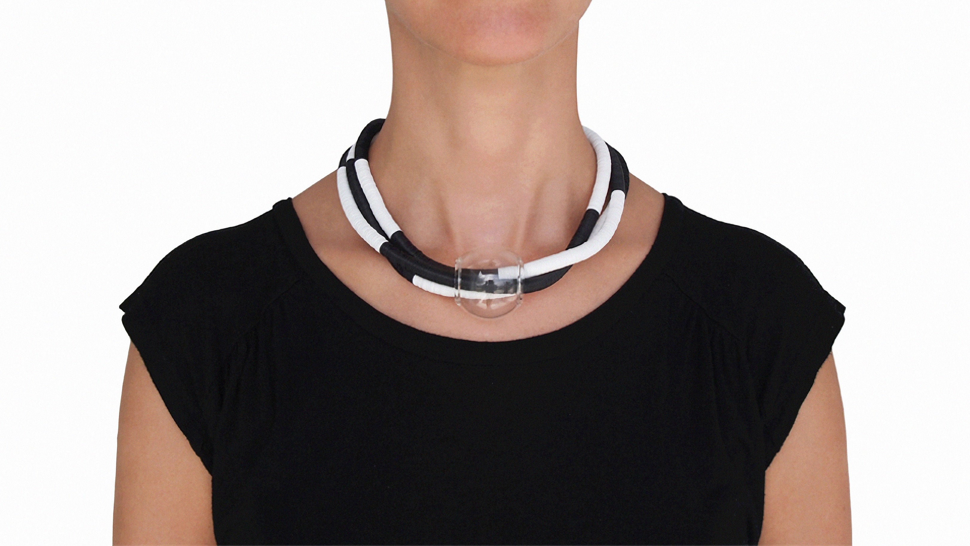 Desktop / BlackMenu / Polly Necklace