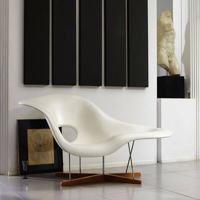 Mobile / WhiteMenu / La Chaise, designed By Charles and Ray Eaames made by Vitra