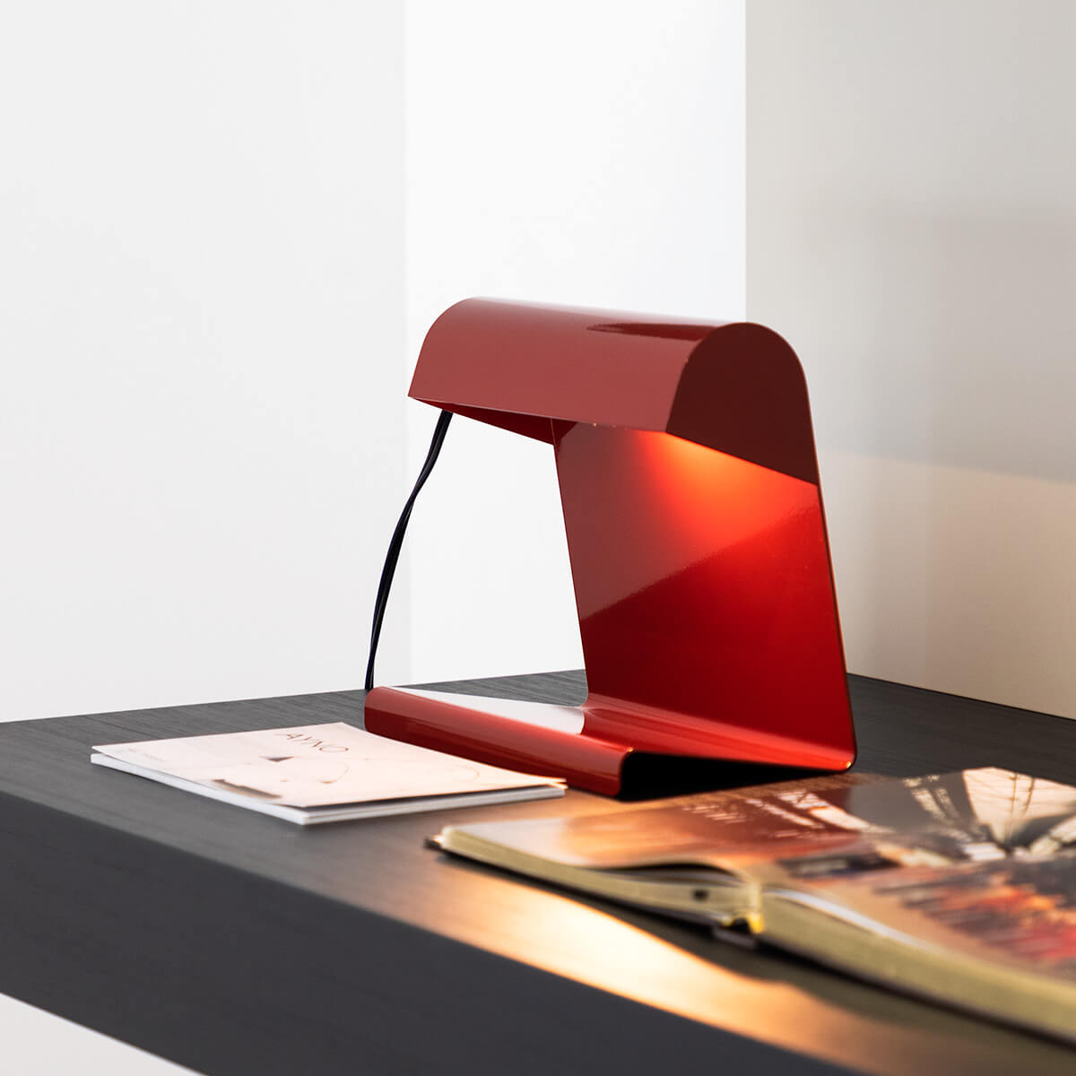 Japanese Red / Mobile / BlackMenu / Lampe De Bureau, designed by Jean Prouvé made by Vitra