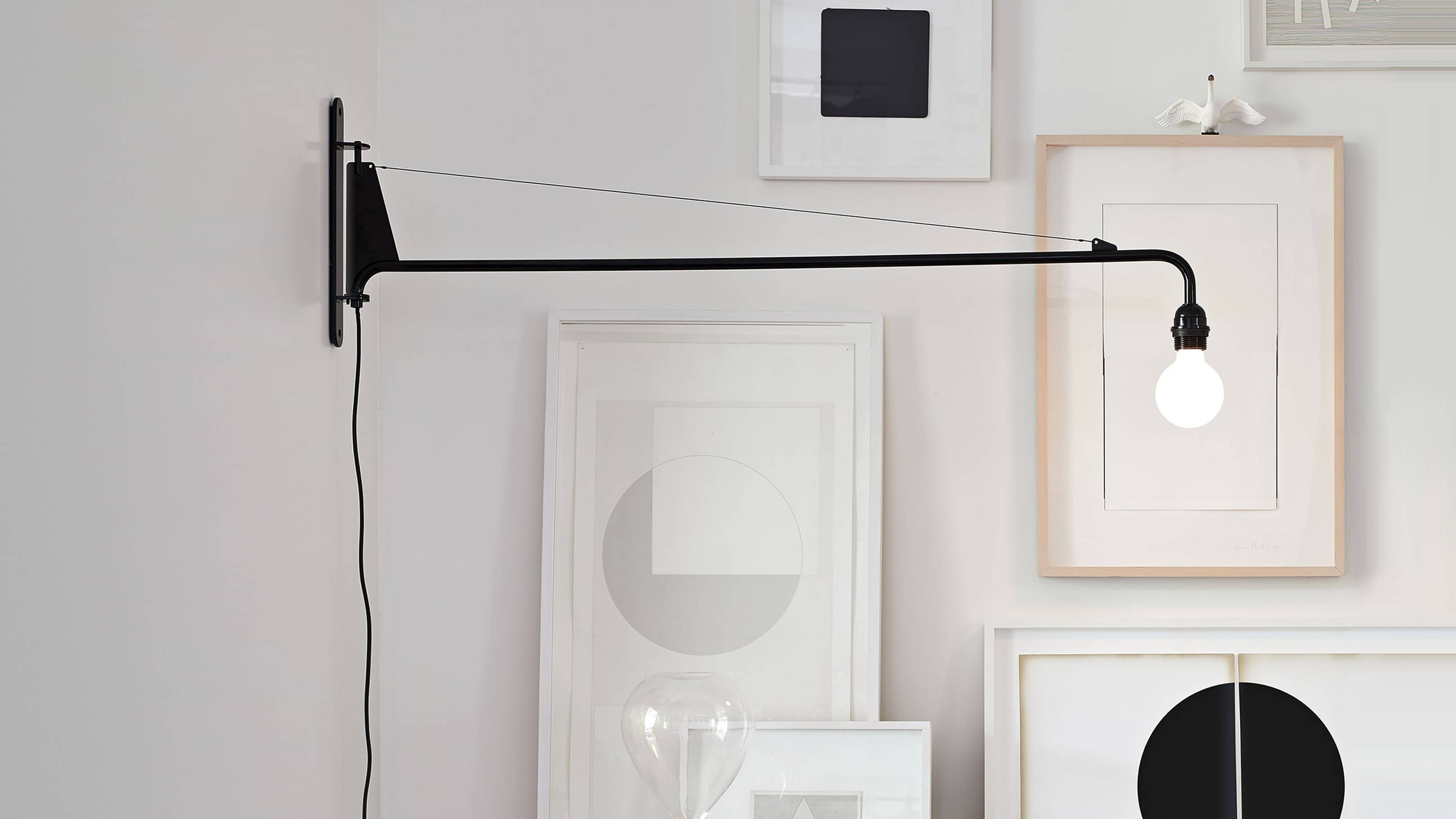 Deep Black / Desktop / BlackMenu / Petite Potence made by Vitra