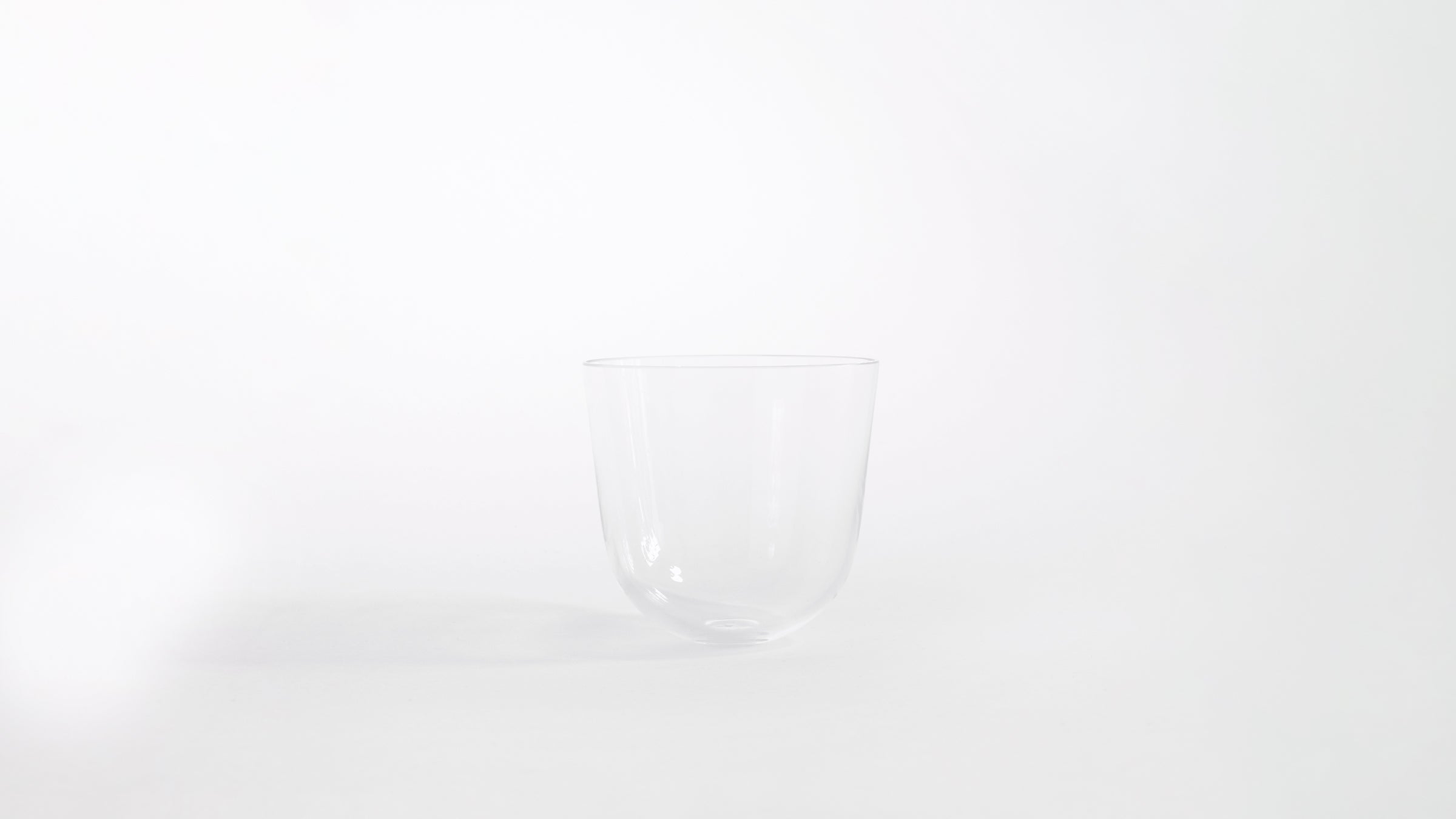 White Wine Glasses, Set of 2 / Desktop / BlackMenu / Vessels Glassware