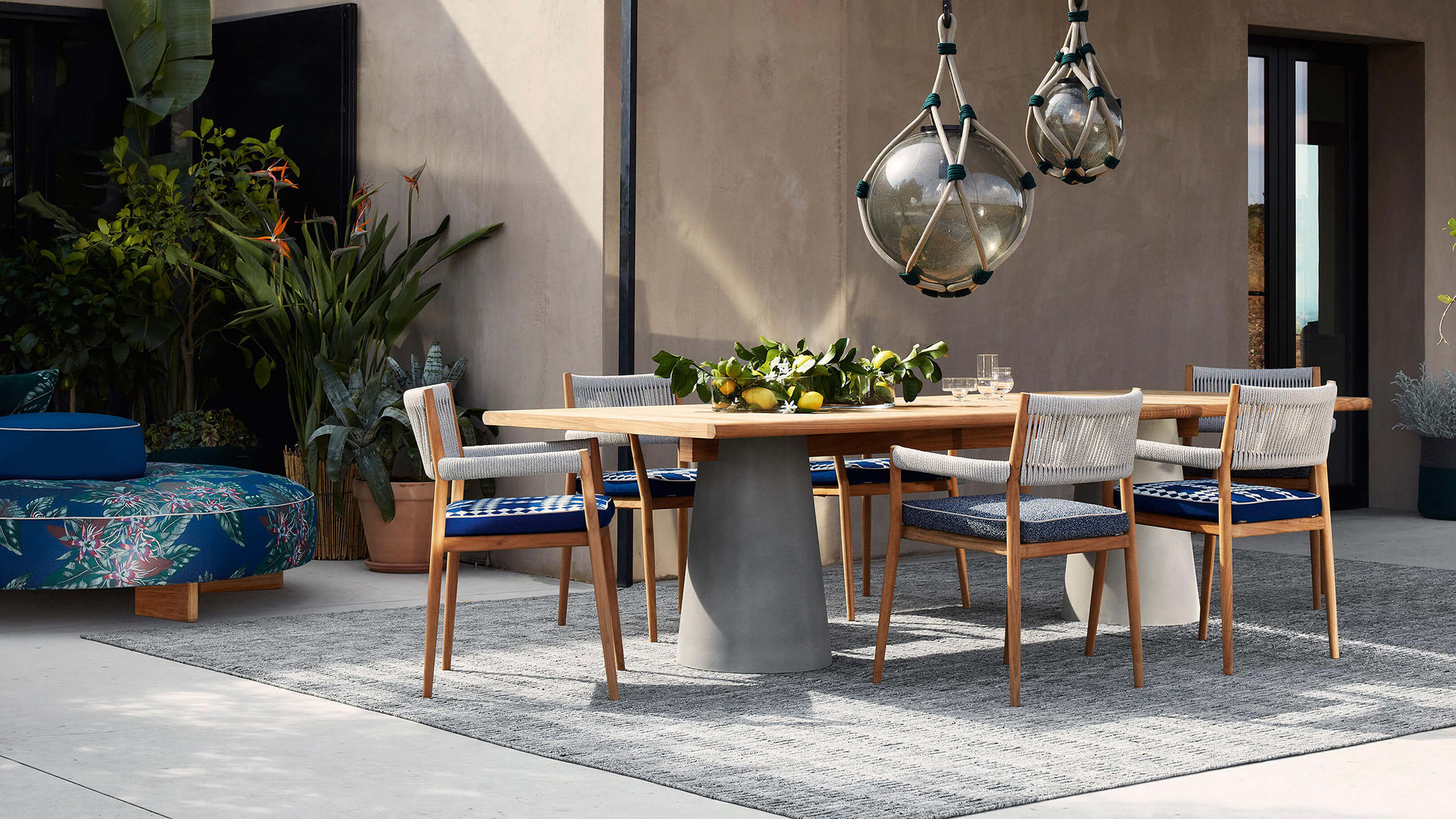 Desktop / BlackMenu / Dine Out Table, designed by Rodolfo Dordoni made by Cassina
