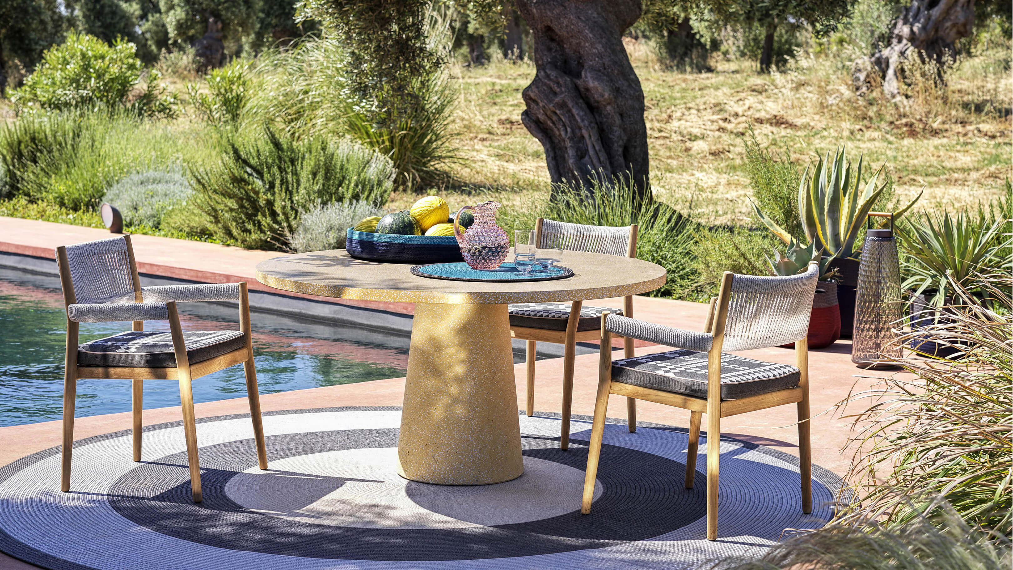 Desktop / BlackMenu / Dine Out Table, designed by Rodolfo Dordoni made by Cassina